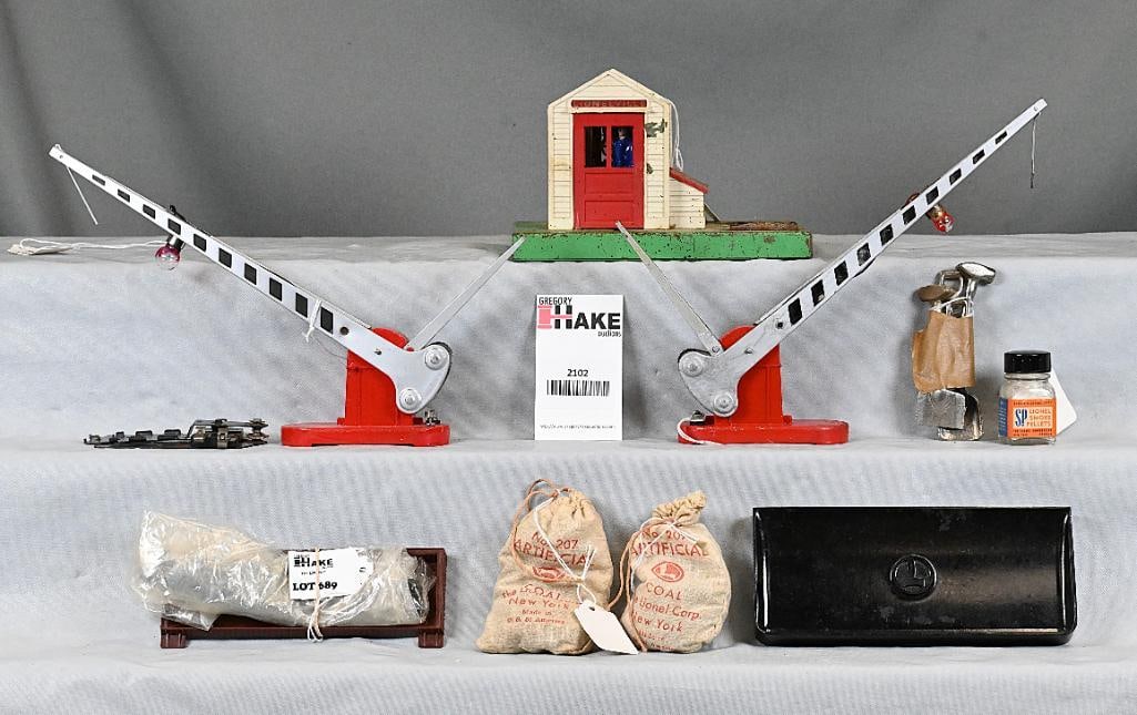 Group of Lionel Postwar Accessories (1 of 6)