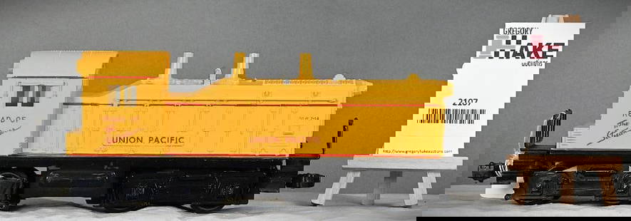 Lionel Postwar 635 Union Pacific Painted Diesel Switcher Locomotive: Lionel Postwar 635 Union Pacific Painted Diesel Switcher Locomotive, C7/8. Size 10x4x5