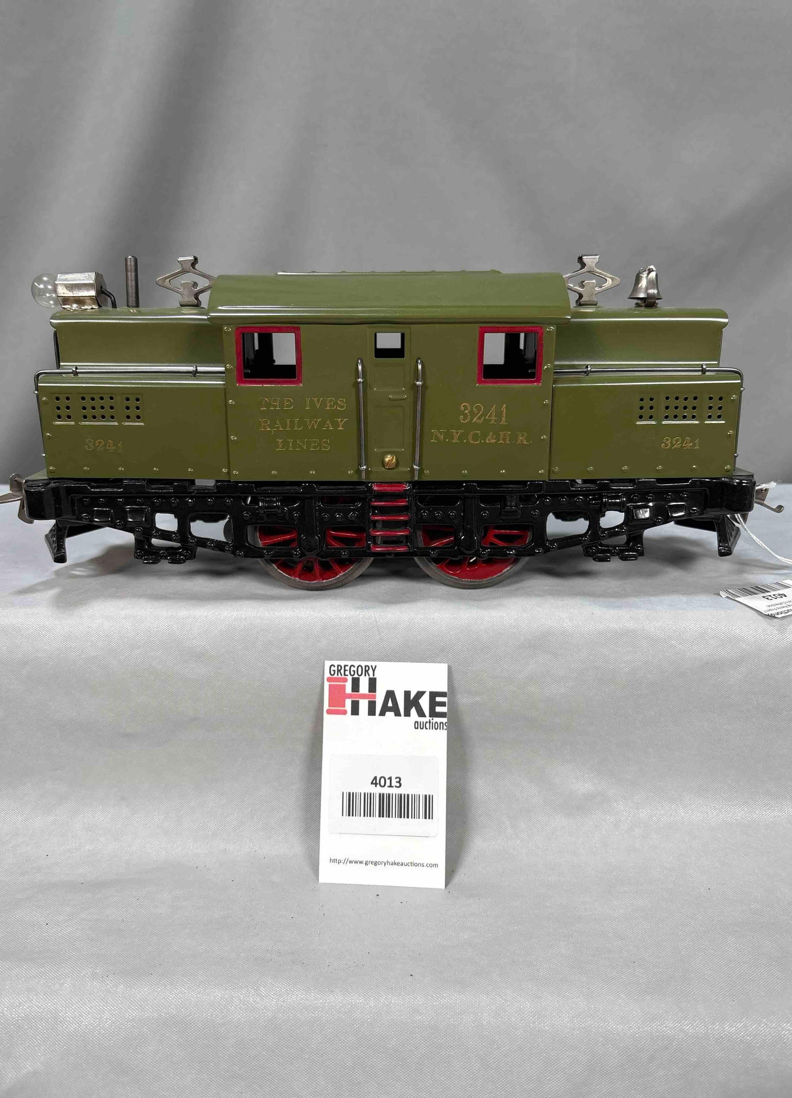 Prewar Ives Wide Gauge 3241 Electric Locomotive (1 of 1)