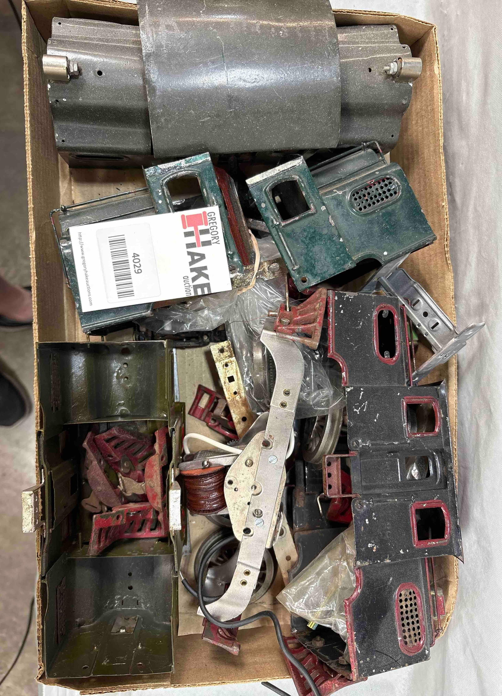 Box Lot of Prewar Lionel Standard Gauge Locomotive Shells & Motors: Box Lot of Prewar Lionel Standard Gauge?Locomotive Shells & Motors. C5