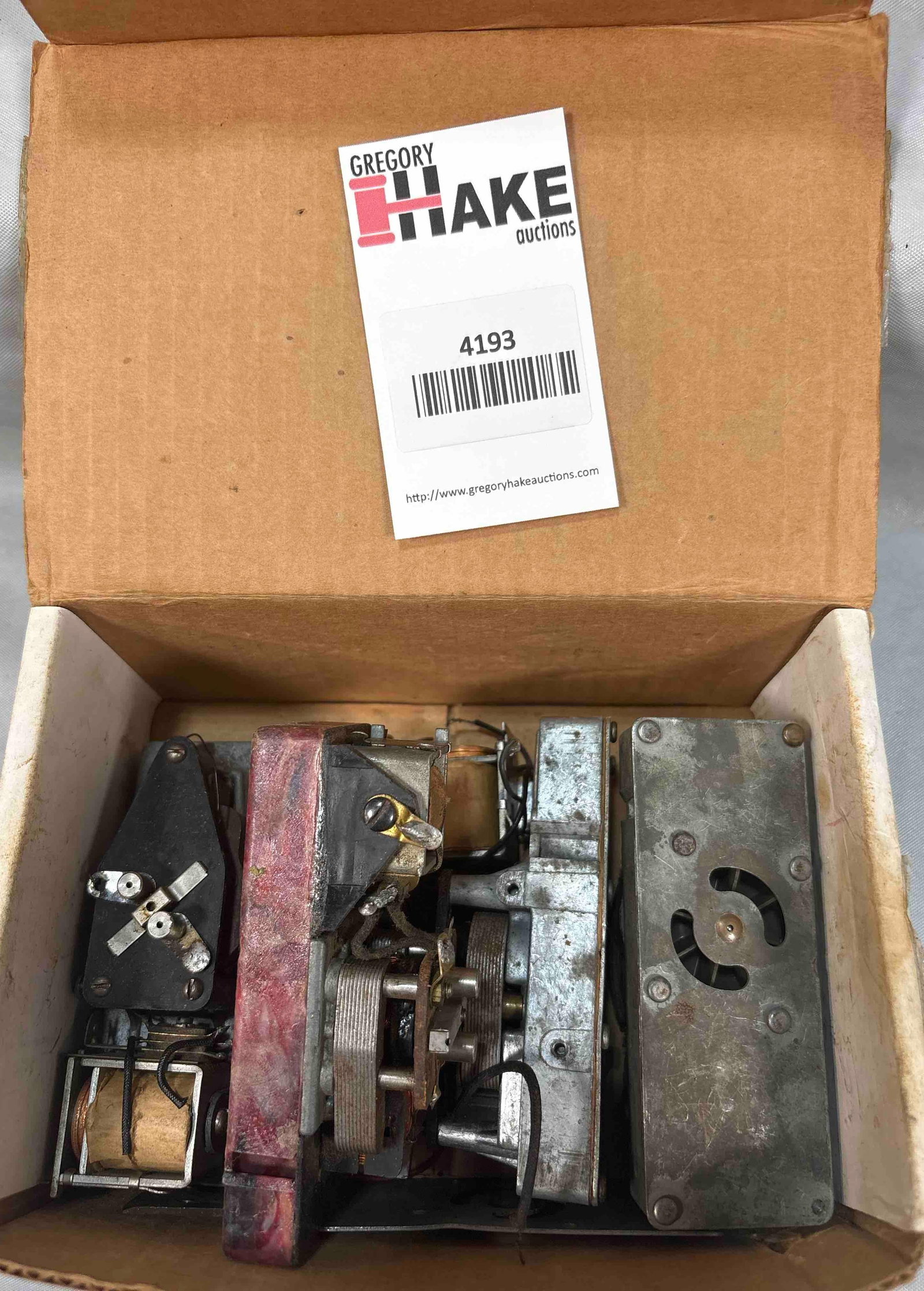 Box Lot of Lionel & American Flyer Whistle Units: Box Lot of Lionel & American Flyer Whistle Units. C6