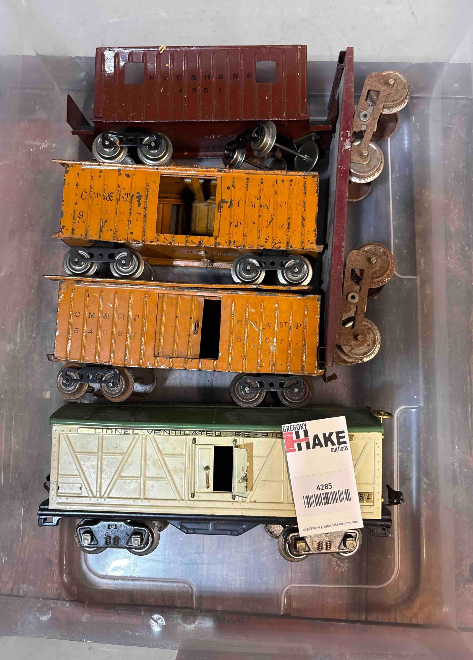 Box Lot of Lionel Standard Gauge Freight Cars: Box Lot of Lionel Standard Gauge Freight Cars. C5-C7