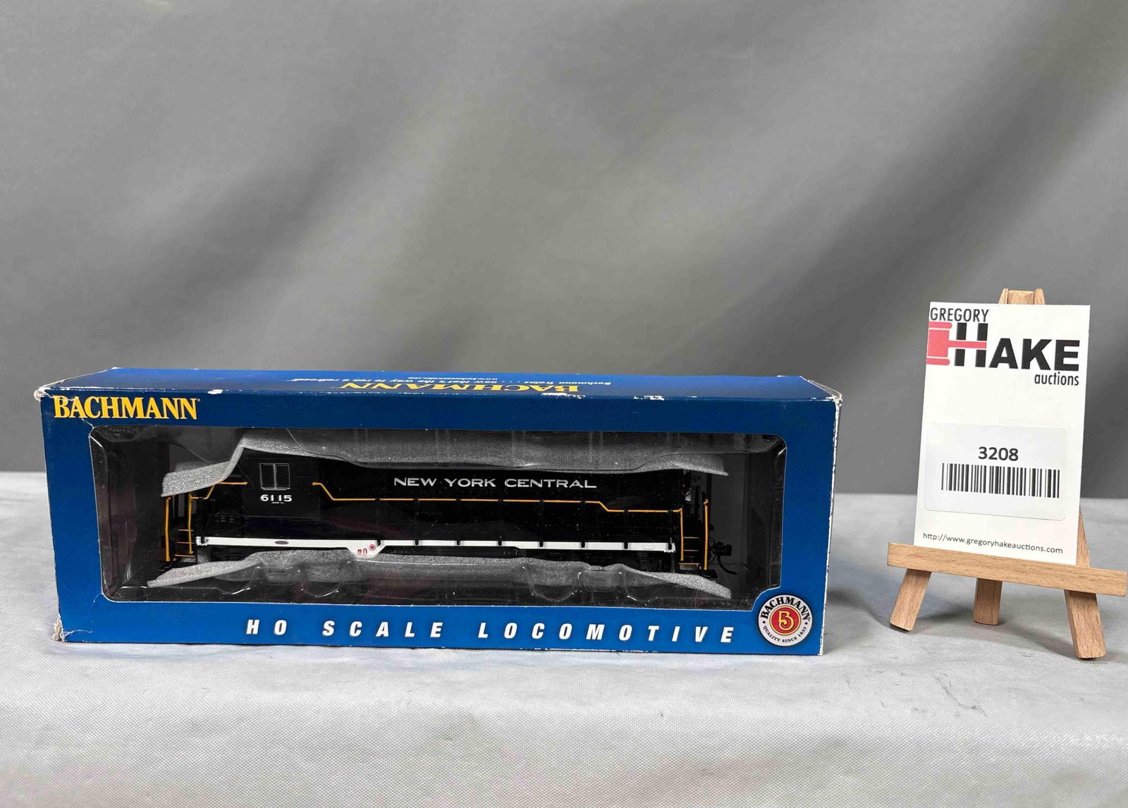 Bachmann GP30 NYC Diesel Locomotive: Bachmann GP30 NYC 6115 diesel locomotive with box. See photos for details. Size 11x4x2
