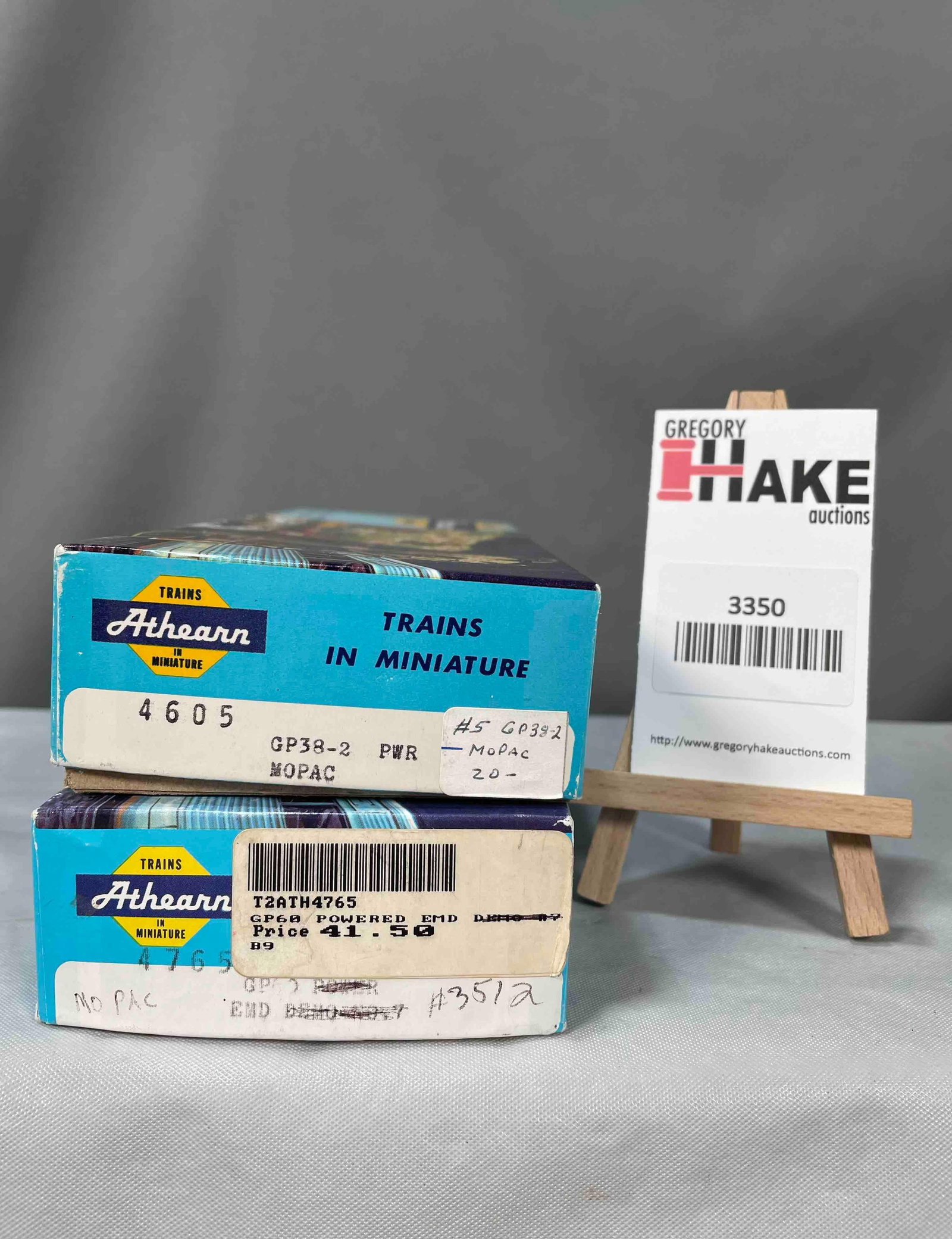 Group of 2 Athearn MoPac Locomotives: Group of 2 Athearn MoPac Locomotives:GP60 powered EMD MoPac 3512 Locomotive; GP38-2 PWR MoPac 2016 w/boxes. See photos for details. Size 11x4x3