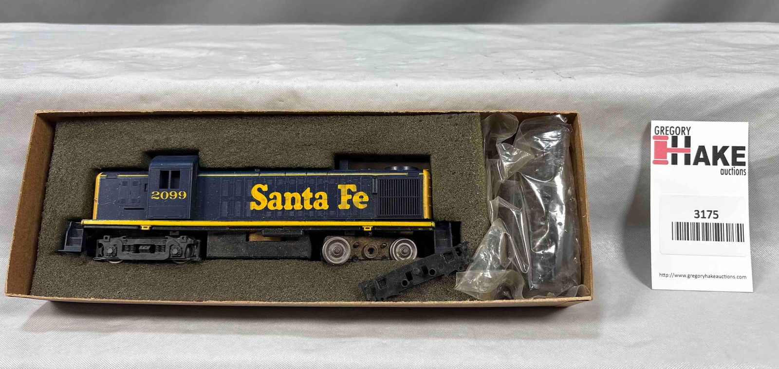 Roundhouse Santa Fe Locomotive (1 of 2)