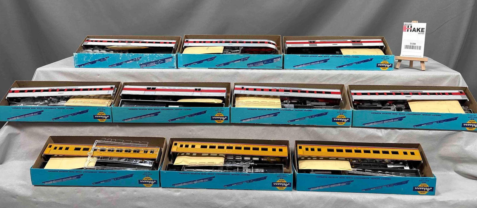 Group of 10 Athearn Trains (1 of 2)