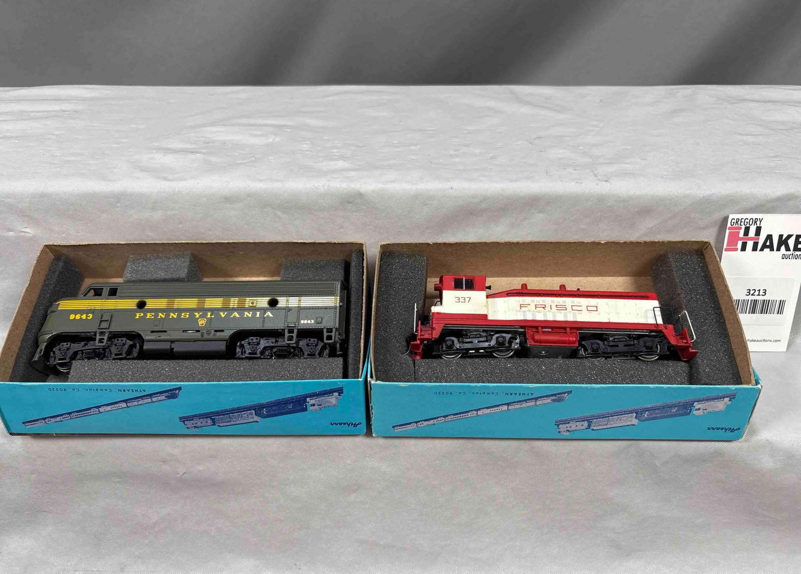 Group of 2 Athearn Trains: Group of 2 Athearn trains with boxes. See photos for details. Size 8x4x3