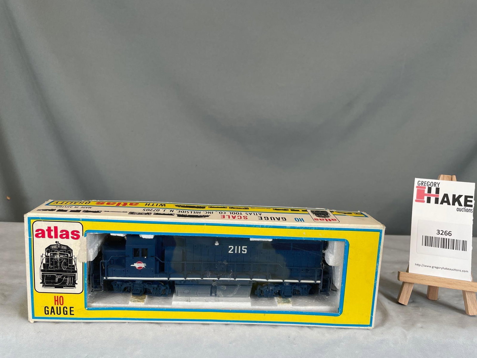 Atlas HO Gauge Missouri Pacific Diesel Locomotive: Atlas HO gauge Missouri Pacific diesel locomotive with box. Box is labeled GP38 Diesel No. 7025 Undecorated. GP38 has been crossed out and replaced with handwritten GP38�2.See Photos for detail