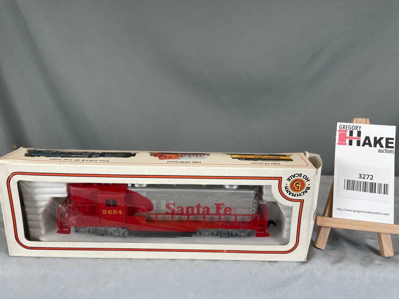 Bachman Santa Fe 2654 Diesel Locomotive: Bachman Santa Fe 2654 diesel locomotive with/OB. See photos for details. Size 12x4x2