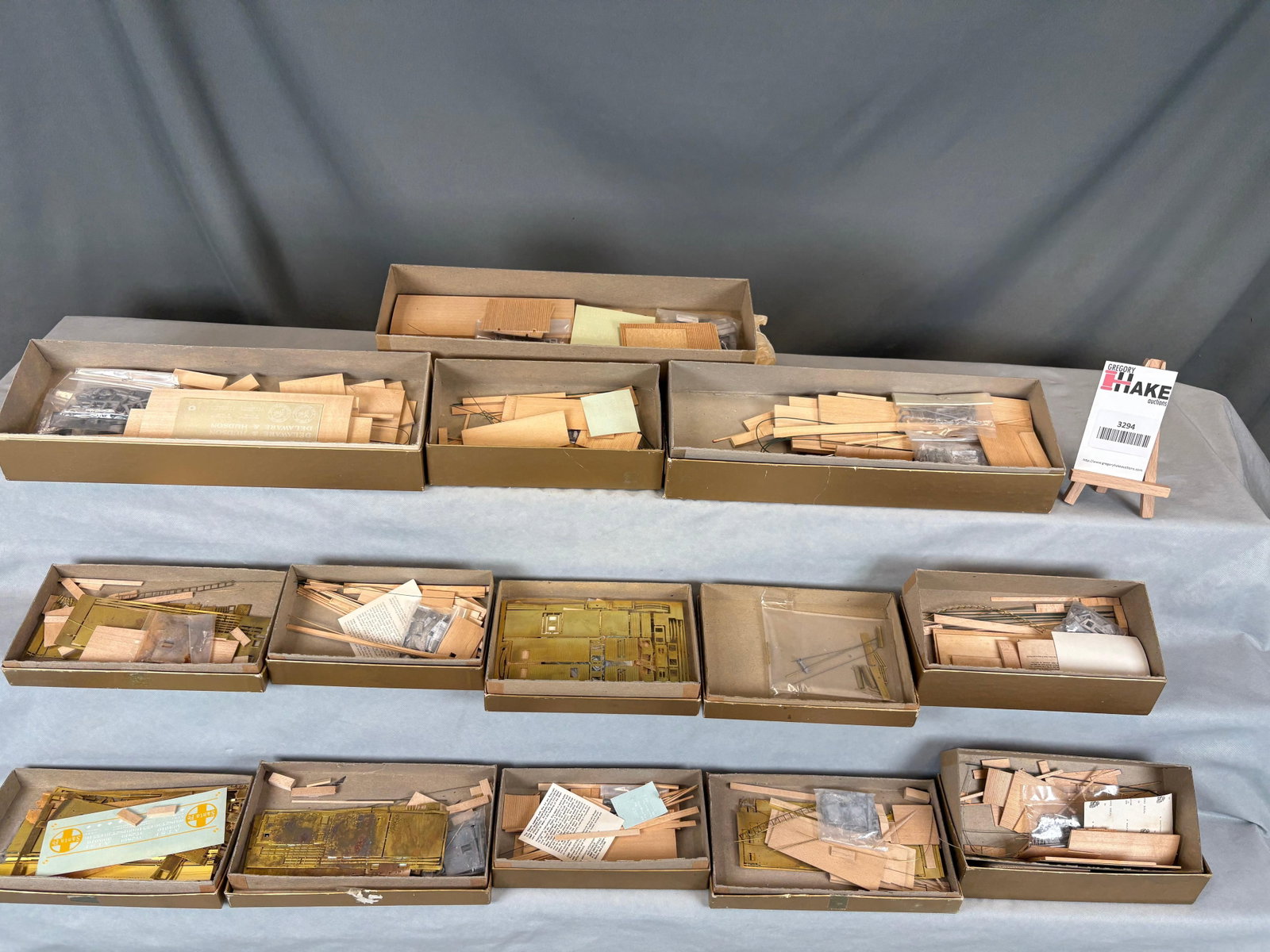 Group of 14 Pieces from Quality Craft Models: Group of 14 pieces from Quality Craft Models. See photos for details Size 8x7x10