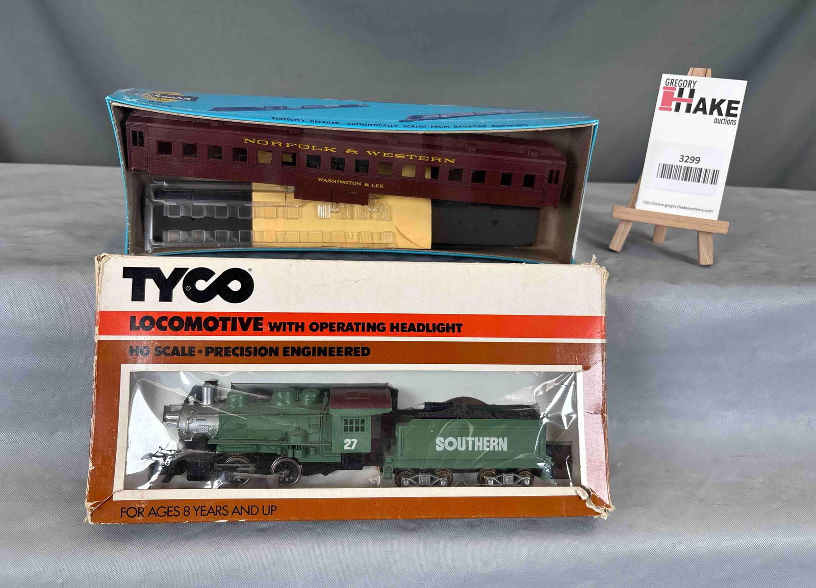Group of 2 HO Scale Trains: Group of 2 HO scale trains. Tyco Pony "Lighted" Southern & Athearn N&W Washington& Lee coach. See photos for details. Size 11x5x3