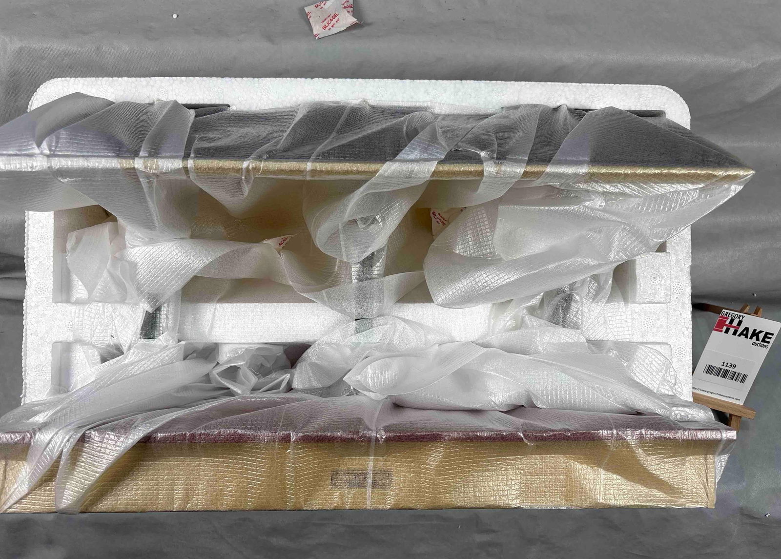 MTH Tinplate Traditions Lionel #155 Freight Platform: MTH Tinplate Traditions Lionel #155 Freight Platform in late red and ivory livery. C10 condition with OB SKU 10-4057