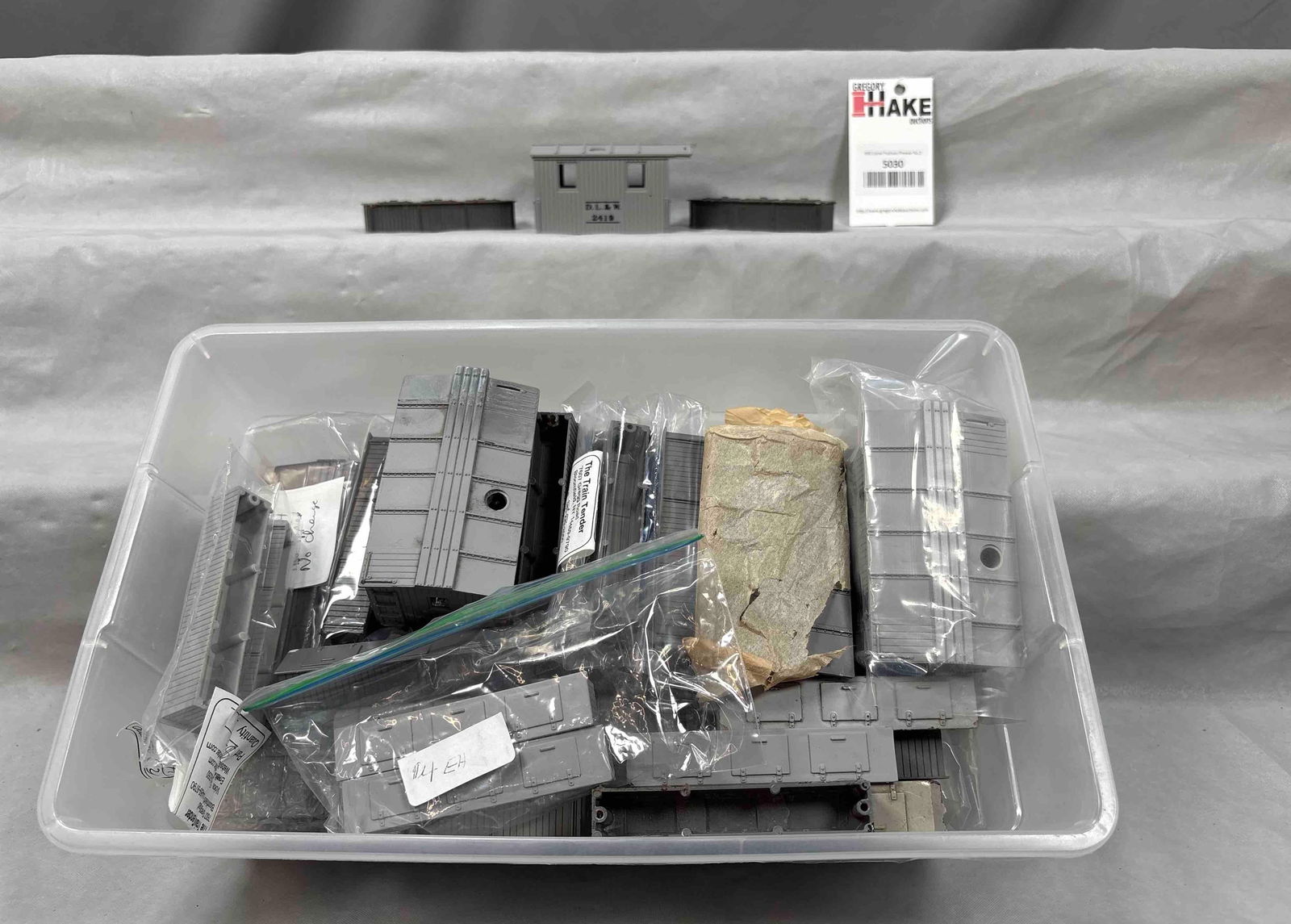 Box Lot of Lionel Postwar Work Caboose Cab and Tool Box Shells (1 of 1)