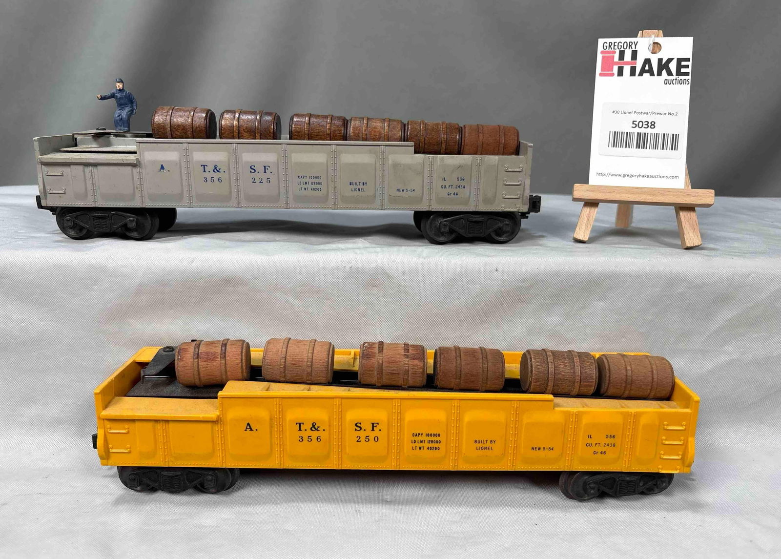 2 Lionel Postwar Barrel Cars 3562-25 and 3562-50: 2 Lionel Postwar Barrel Cars 3562-25 and 3562-50. Both cars are C7. 3562-50 is missing the man.� Size 12x6x4