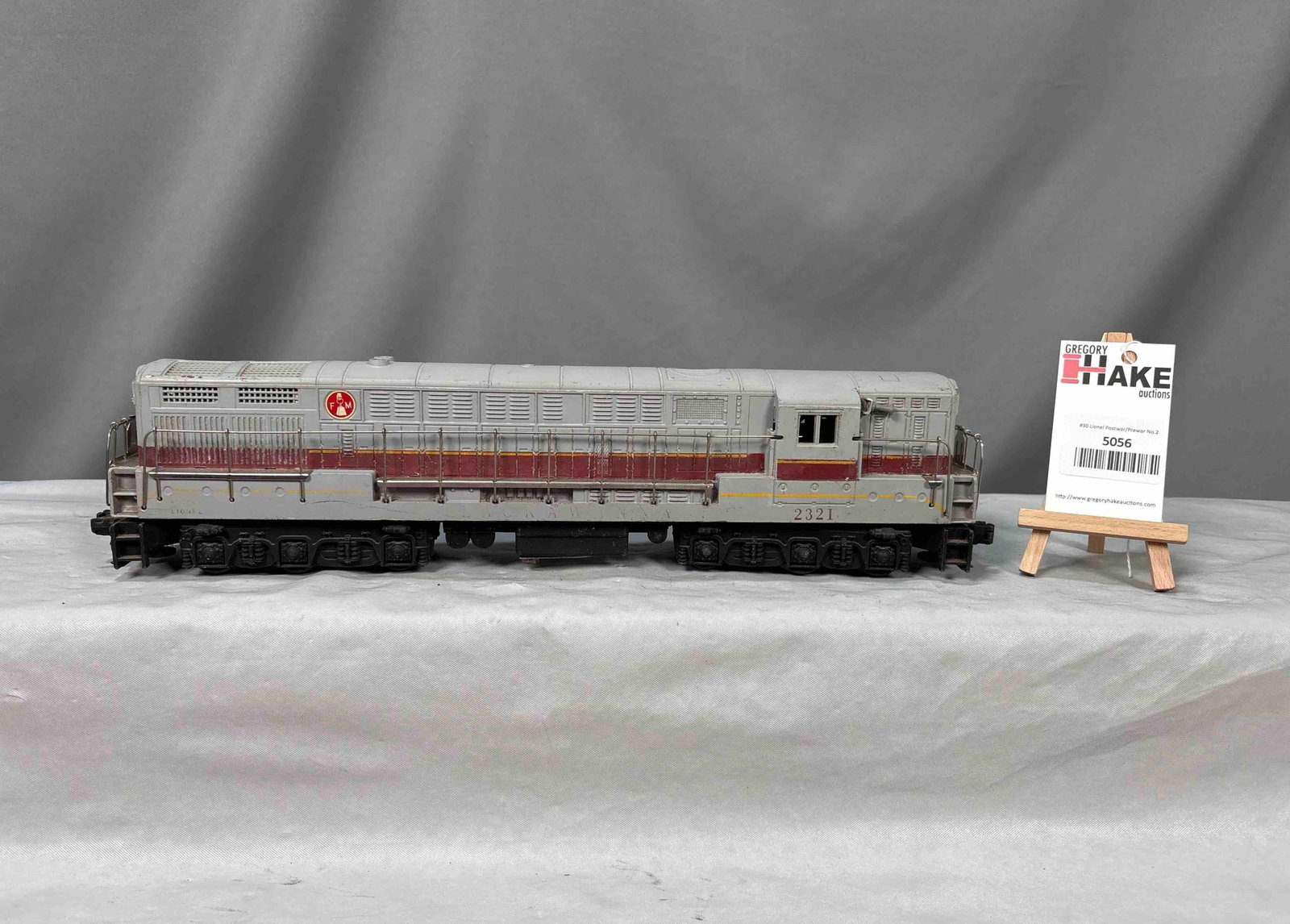 Lionel Postwar 2321 Grey Top Lackawanna FM Diesel: Lionel Postwar 2321 Grey Top Lackawanna FM Diesel. Locomotive is C6 due to some sun fading. Size 17x3x4