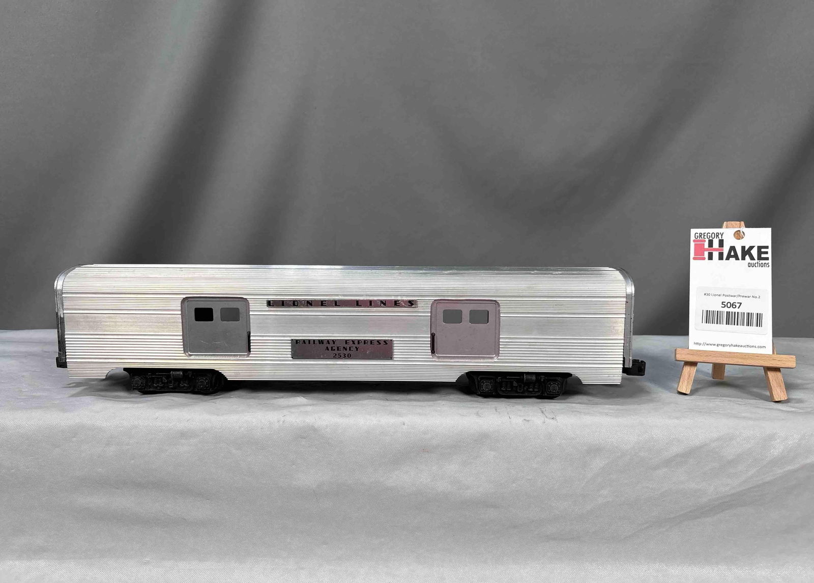 Lionel Postwar 2350 Large Door Baggage Car (1 of 6)