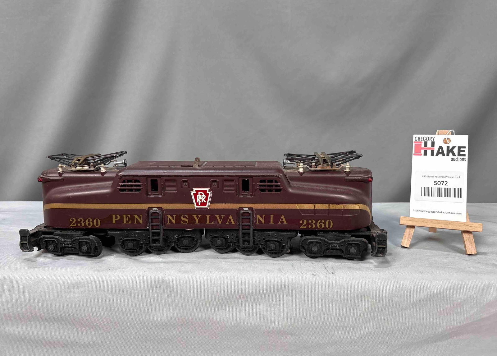 Very Nice1962 Lionel Postwar Decaled 2360 Pennsylvania GG-1: Very Nice1962 Lionel Postwar Decaled 2360 Pennsylvania GG-1. A few paint chips along the lower edge, otherwise C7+ Size 15x3x4