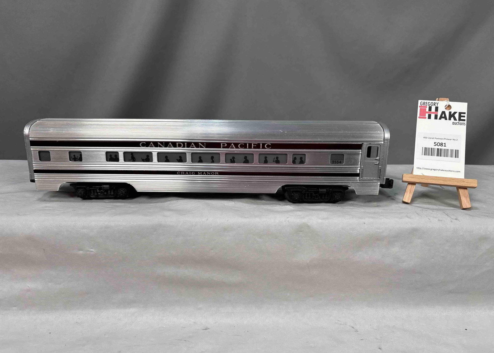 Lionel Postwar 2554 Canadian Pacific Craig Manor Pullman Passenger Car: Lionel Postwar 2554 Canadian Pacific Craig Manor Pullman Passenger Car. Some stripes are aftermarket, C7. Size 17x3x4