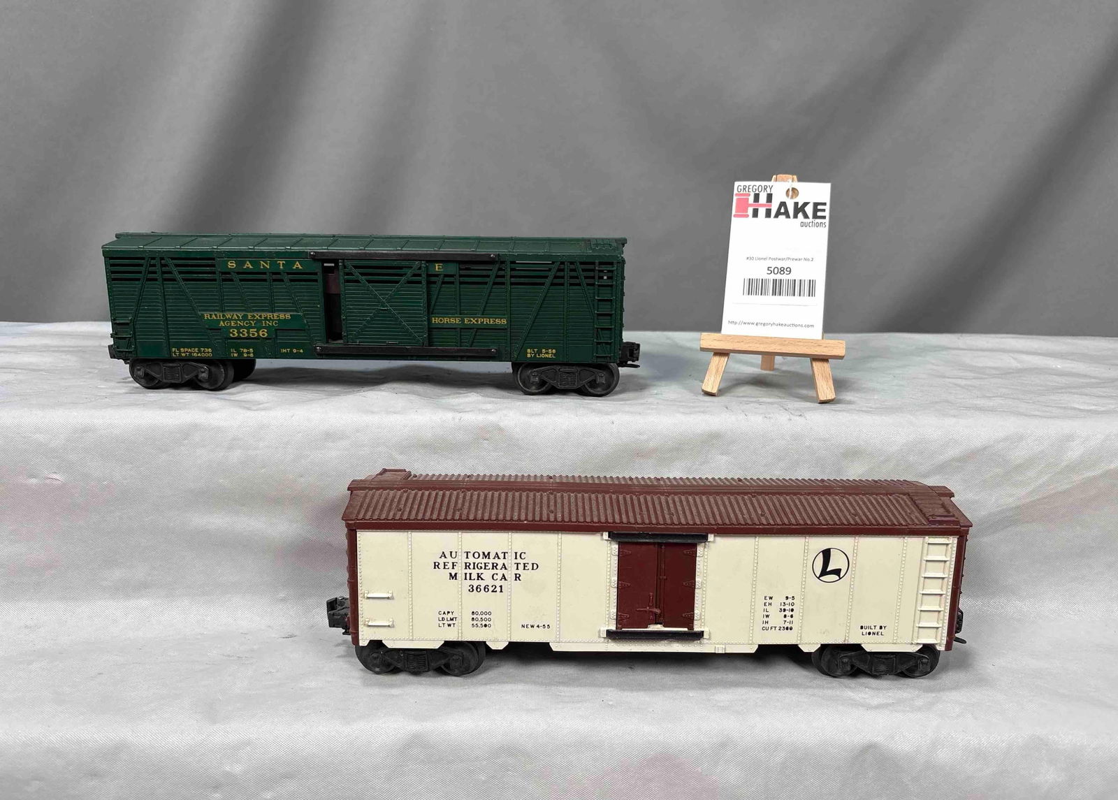 Lionel Postwar Operating 3662 Milk and 3356 Horse Cars (1 of 6)
