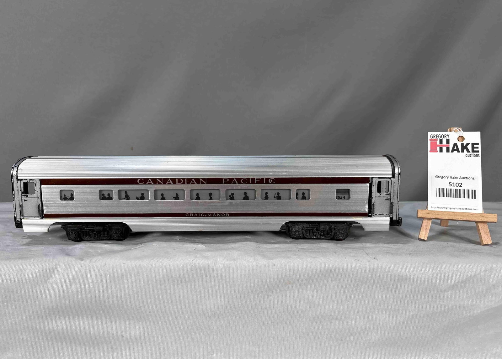 Lionel MPC 2554 Canadian Pacific Craig Manor Pullman: Lionel MPC 2554 Canadian Pacific Craig Manor Pullman. This piece has been reworked and is in lower C7 condition. Size 17x3x4
