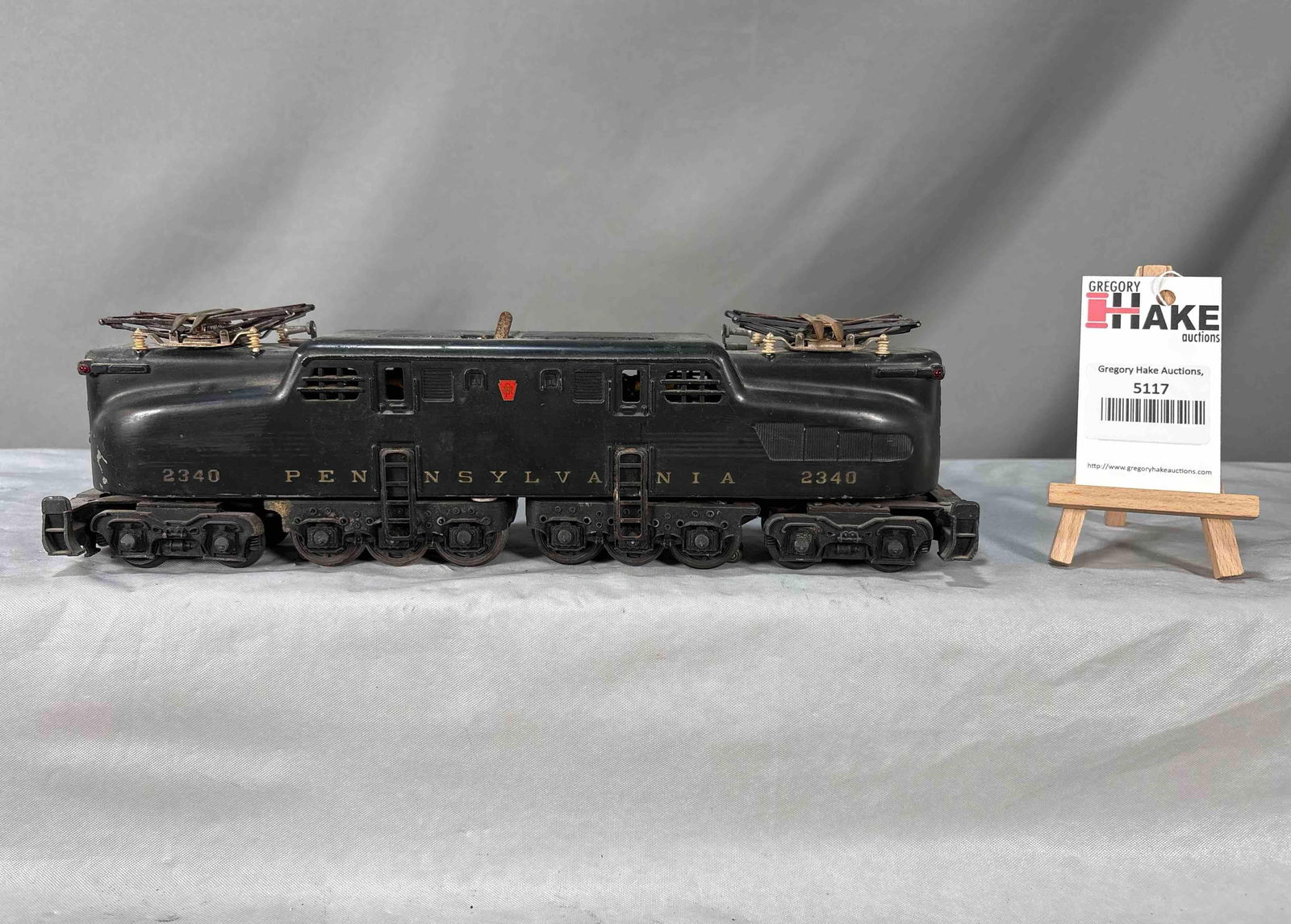 Lionel Postwar 2340 Green Pennsylvania GG1: Lionel Postwar 2340 Green Pennsylvania GG1. Locomotive stripes have faded, C6. Size 15x3x4