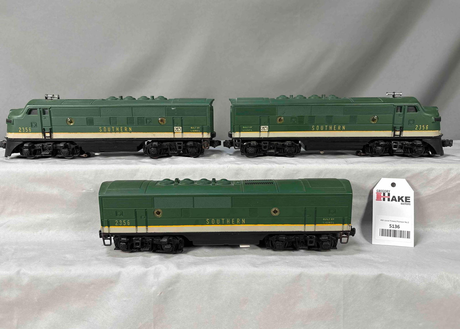 Lionel Postwar 2356 Southern ABA Diesel F3 Locomotives: Lionel Postwar 2356 Southern ABA Diesel F3 Locomotives, C7. Size 15x10x4
