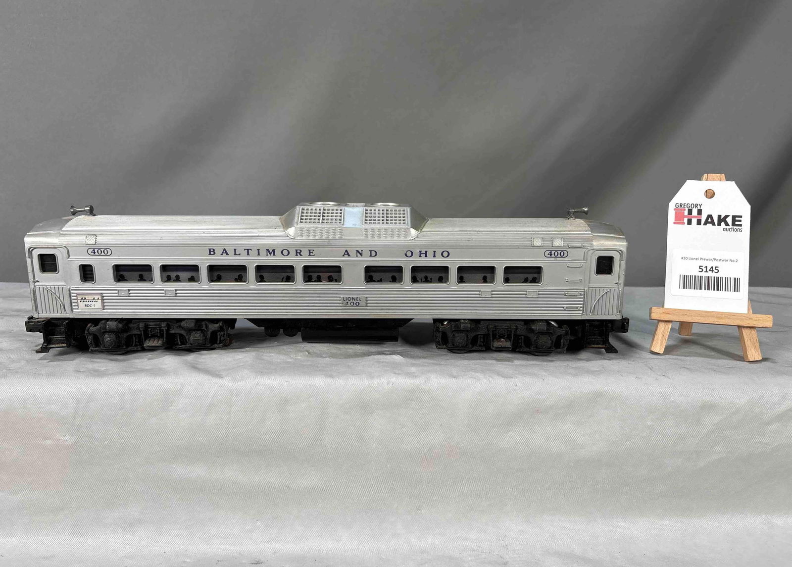 Lionel Postwar 400 Motorized Budd Passenger (1 of 6)