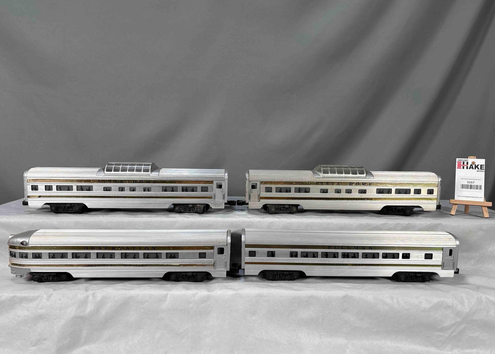 4 Lionel Postwar Presidential Extruded Aluminum Passenger Cars: 4 Lionel Postwar Presidential Extruded Aluminum Passenger Cars. 2521, 2522, 2523 are C7. One 2522 Vista Dome has a small portion of the lower stripe lose and can easily be fixed, otherwise C7. Size 15