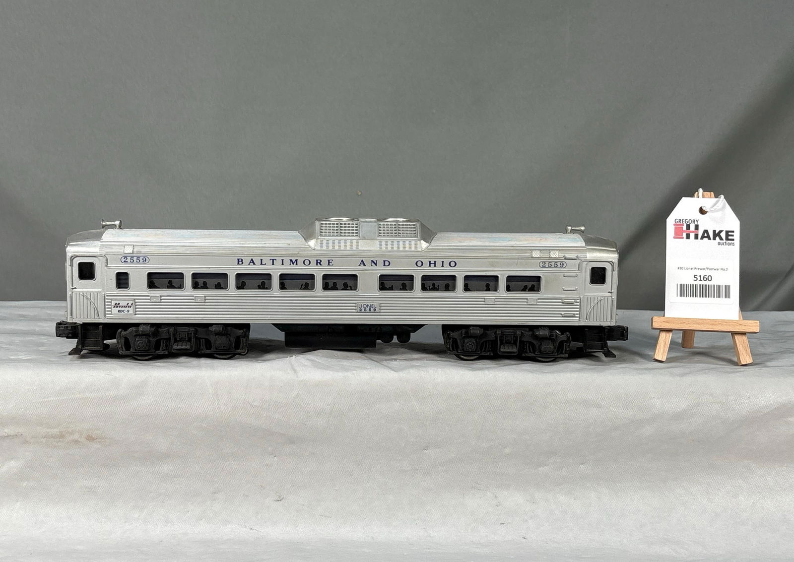 Lionel Postwar 2559 B & O Dummy Budd Passenger Car (1 of 6)
