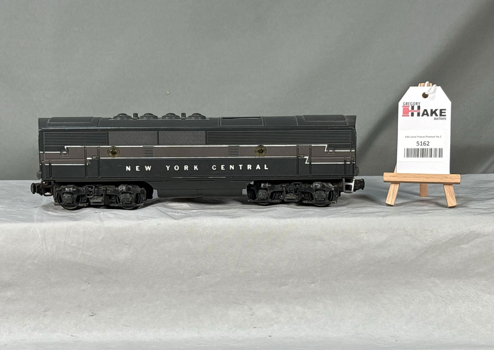 Lionel Postwar Screen Top 2344 C New York Central Dummy B Unit F3 Locomotive: Lionel Postwar Screen Top 2344 C New York Central Dummy B Unit F3 Locomotive, C7+. Size 13x3x4