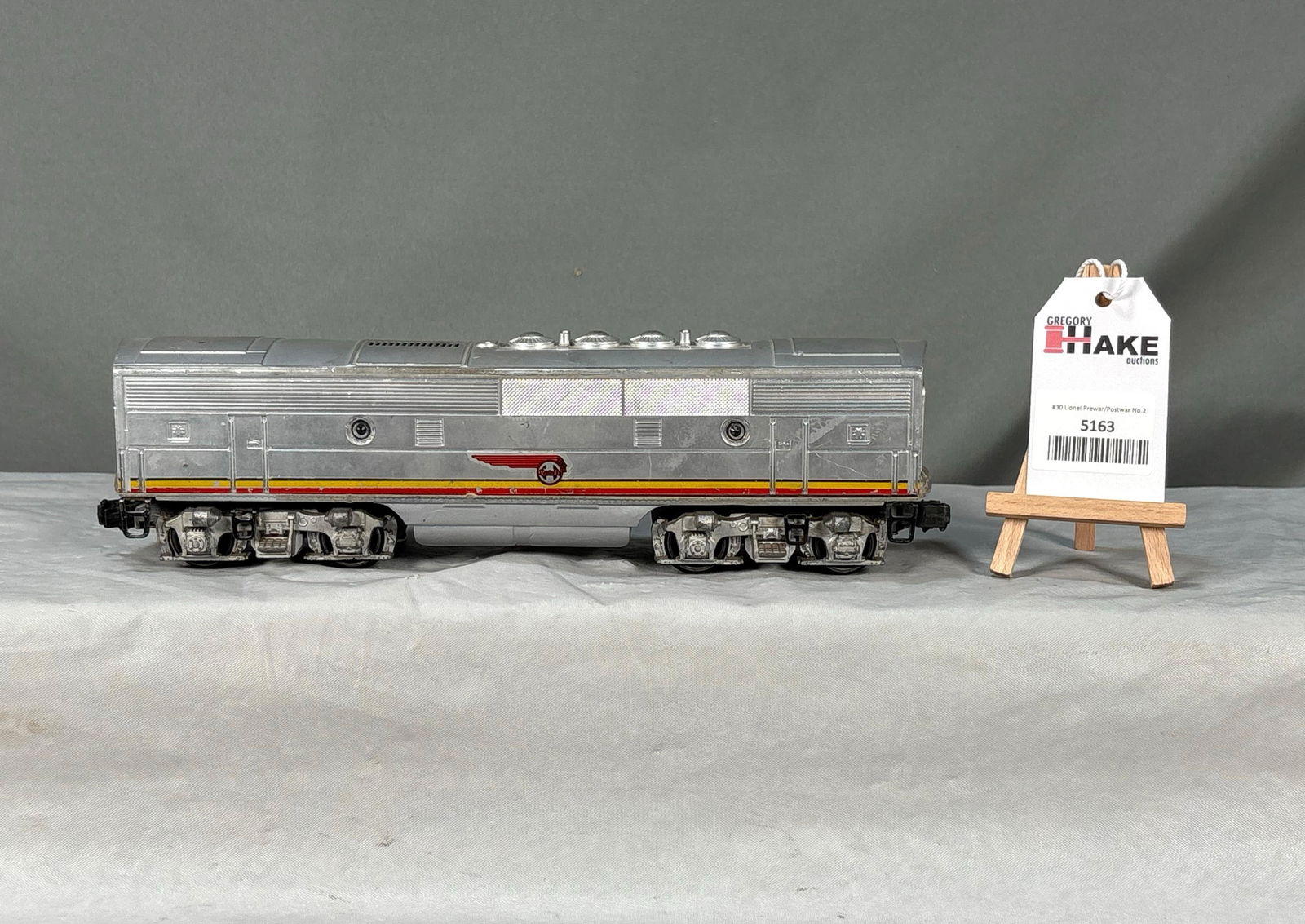 Lionel Postwar 2343 C Santa Fe F3 Dummy B Unit with Louvered Vent (1 of 6)