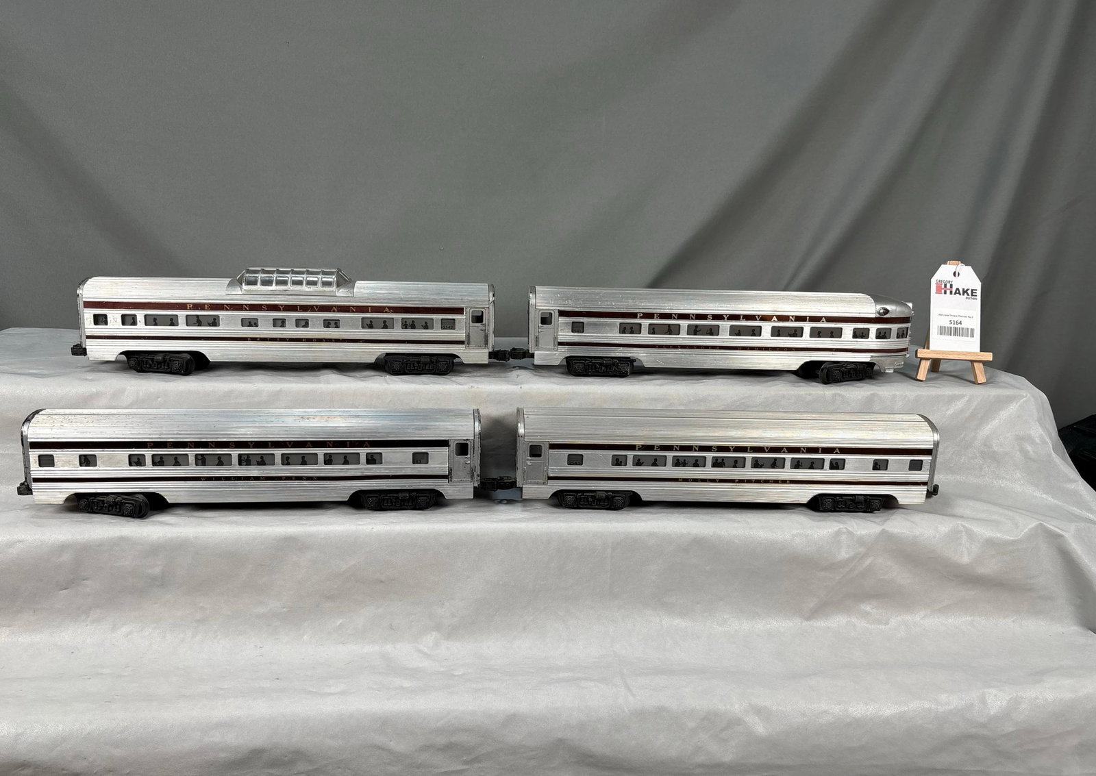 4 Lionel Postwar Congressional Passenger Cars: 4 Lionel Postwar Congressional Passenger Cars. Some of the striping has been replaced, otherwise lower C7. Size 17x11x4