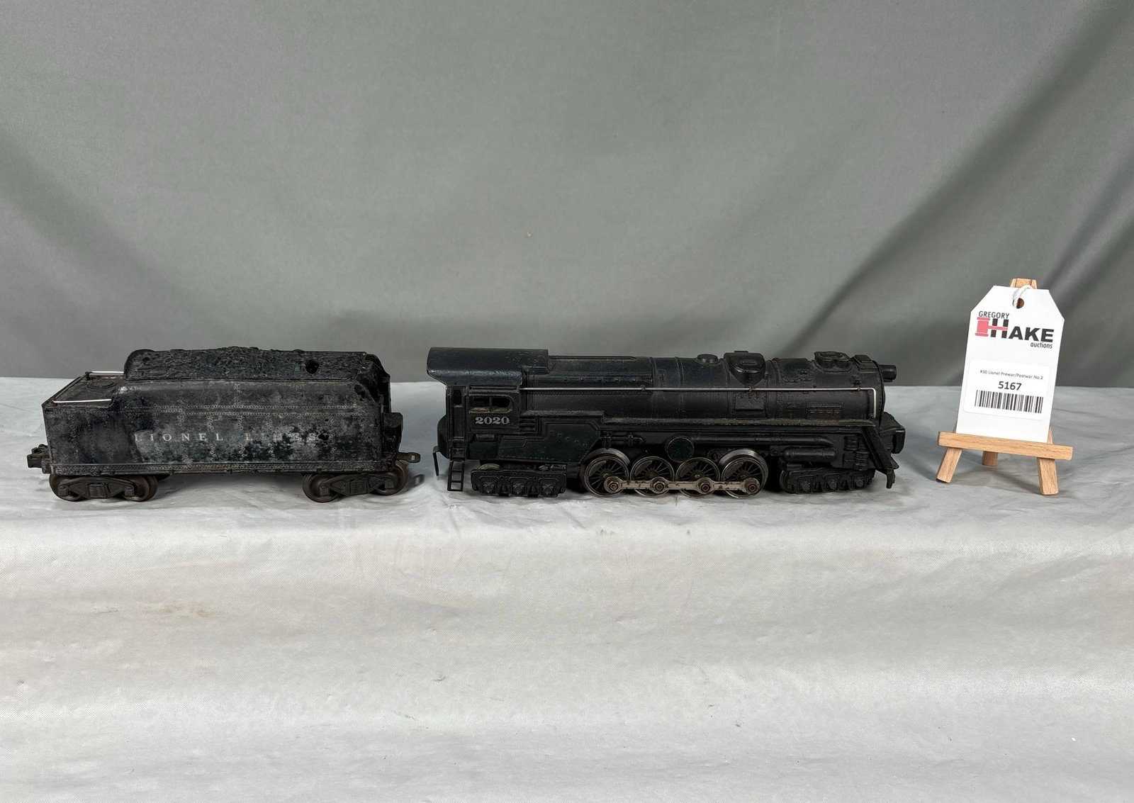 1946 Lionel Postwar 2020 Turbine Locomotive & Tender: 1946 Lionel Postwar 2020 Turbine Locomotive & Tender. Sold AS IS NO RETURNS. See photos for details. Size 12x6x4