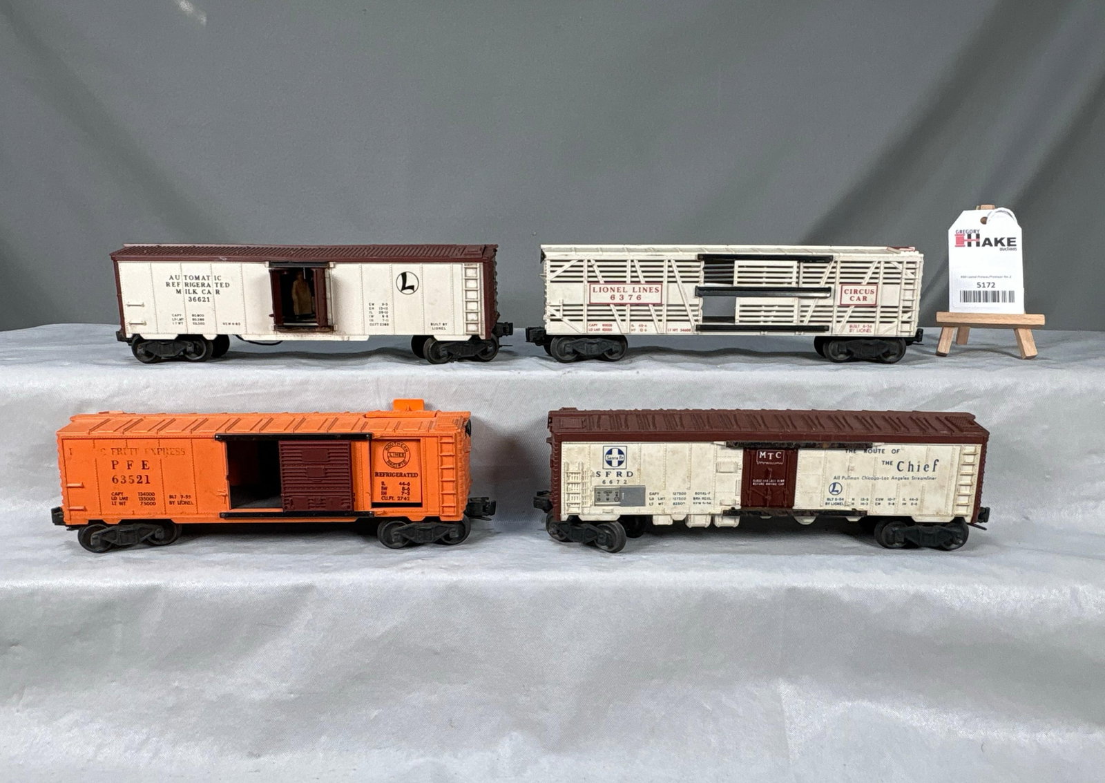 4 Lionel Postwar Freight Cars: 4 Lionel Postwar Freight Cars. Sold AS IS NO RETURNS. See photos for details.� Size 12x11x4