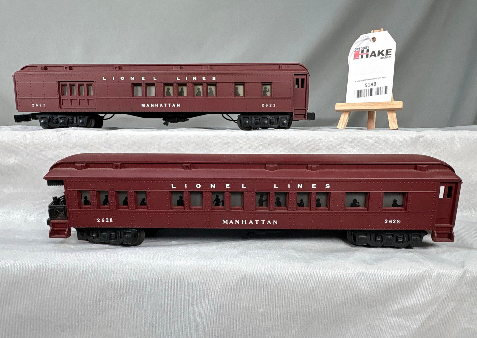 2 Lionel LTI Heavy Weight Passenger Cars (1 of 6)