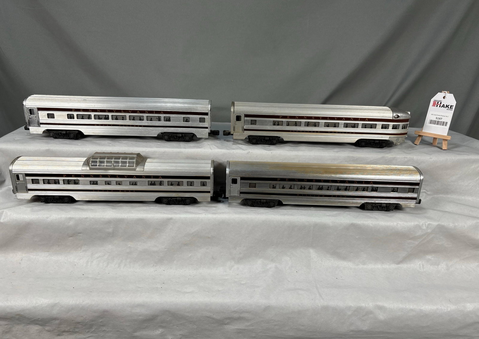 4 Lionel Postwar Congressional Passenger Cars: 4 Lionel Postwar Congressional Passenger Cars. Some stripes have been replaced, otherwise lower C7.� Size 17x12x4