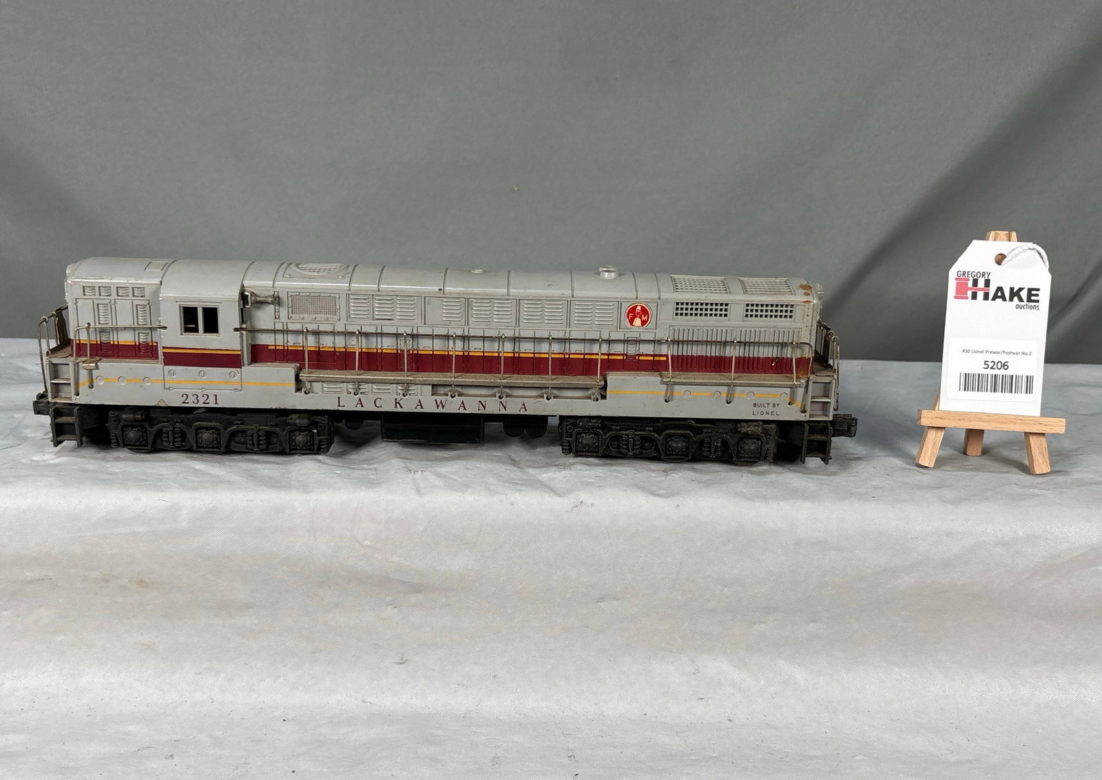 Lionel Postwar 2321 Lackawanna Grey Top FM Diesel Locomotive: Lionel Postwar 2321 Lackawanna Grey Top FM Diesel Locomotive, C6/C7. Size 17x3x4