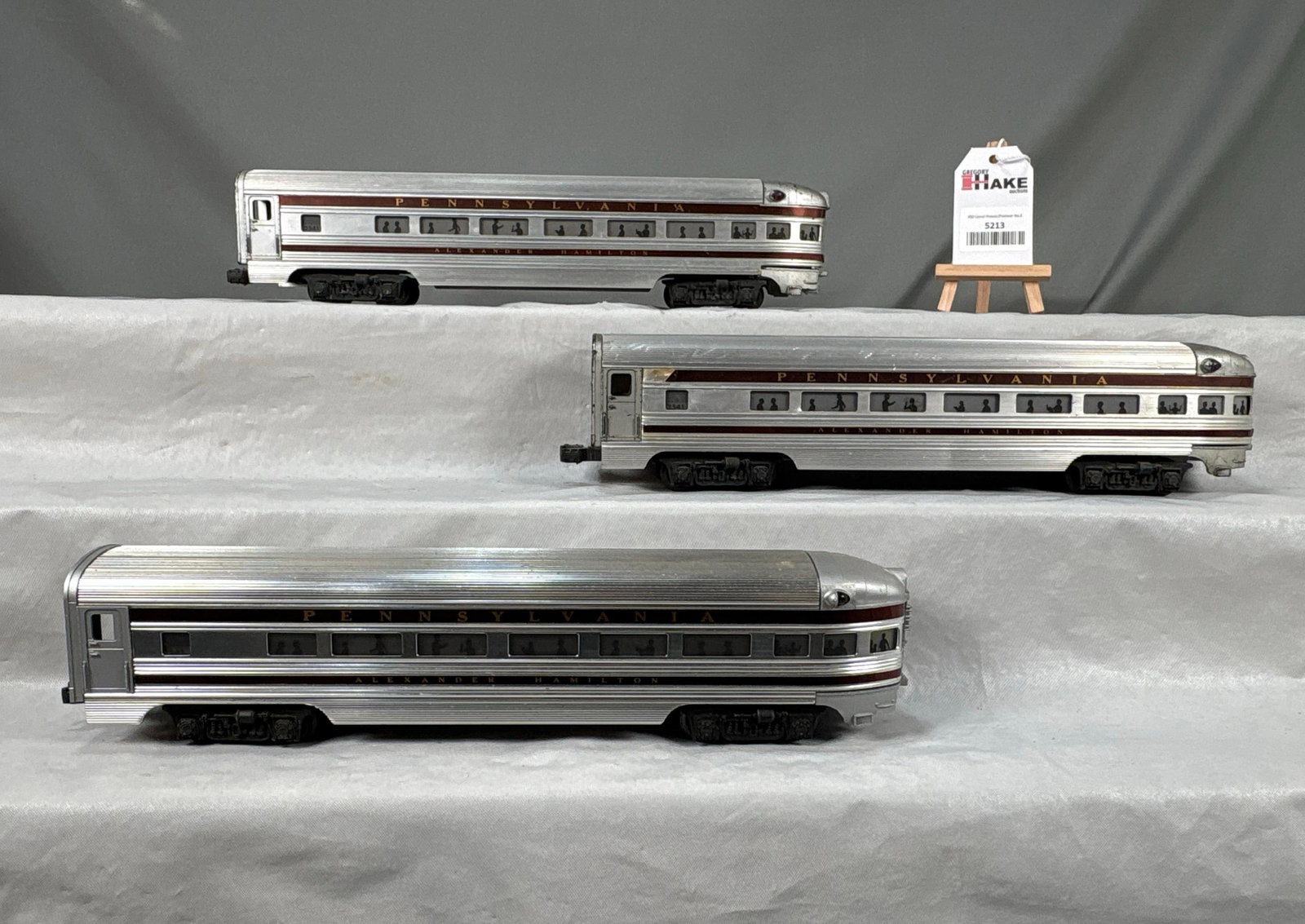 3 Lionel Postwar 2541 Congressional Observation Cars: 3 Lionel Postwar 2541 Congressional Observation Cars. Sold AS IS NO RETURNS. See photos. Size 17x9x4