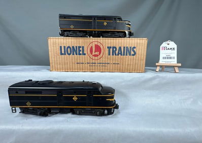 Lionel Postwar 2032 Erie Twin Diesel Locomotives w/OB