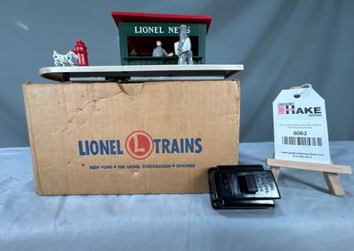 Lionel Postwar 128 Operating Newstand w/ OB