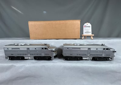 Lionel Postwar 2033 Union Pacific Twin Diesel Alco w/OB