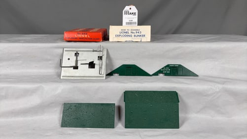 Lionel Postwar 943 Exploding Ammunition Dump w/OB