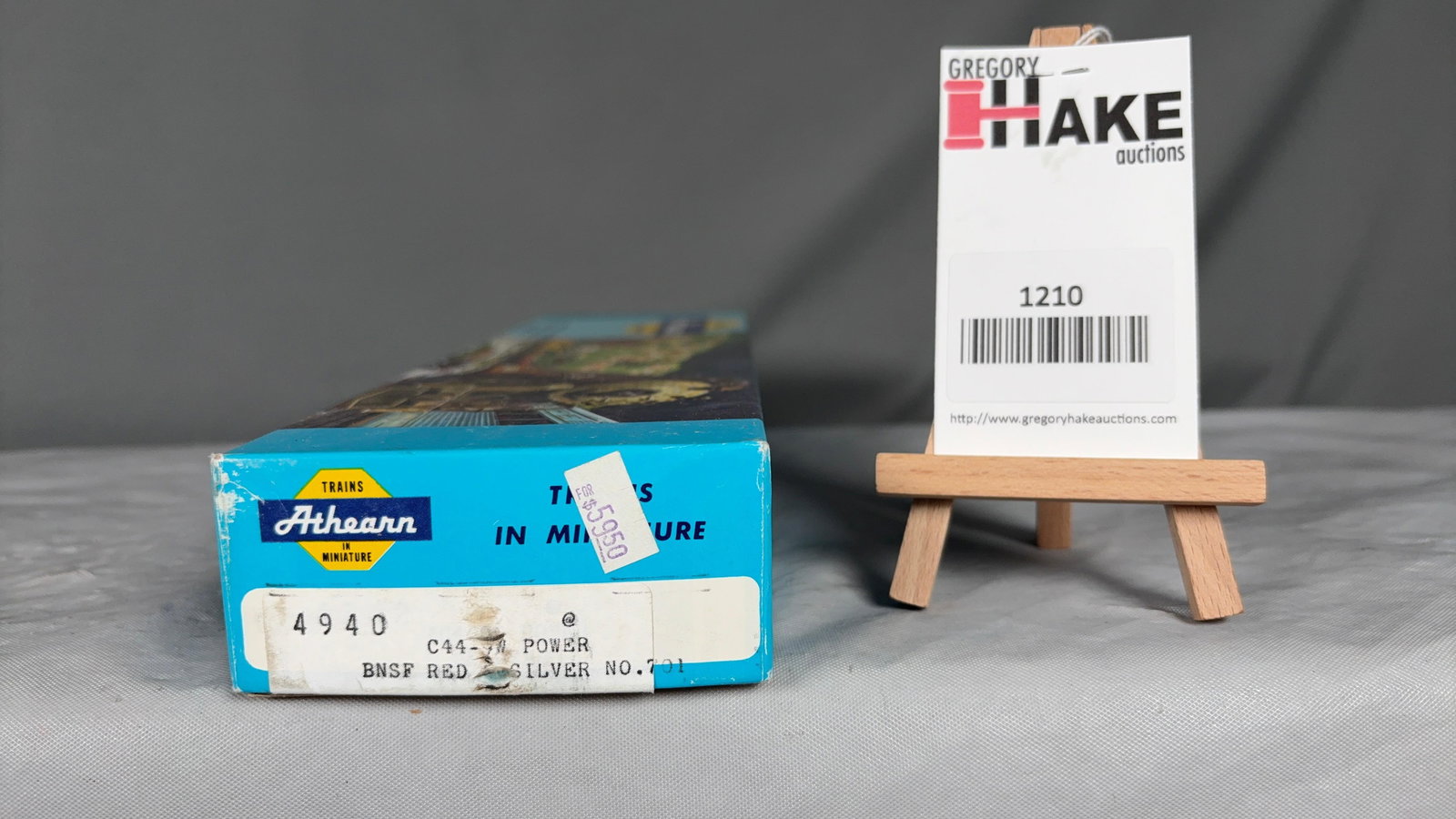 Athearn HO BNSF 701 Loco Powered w/OB (1 of 2)