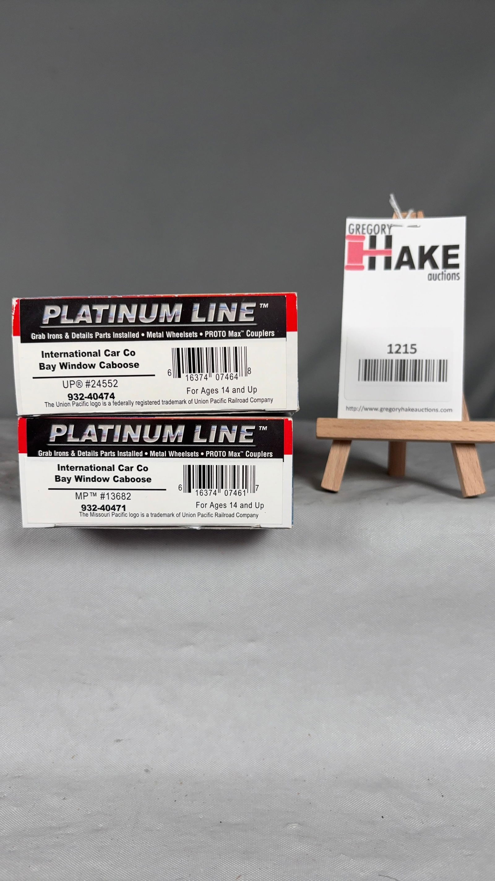 Set of 2 Walthers Platinum Line HO Cabooses w/OB (1 of 2)