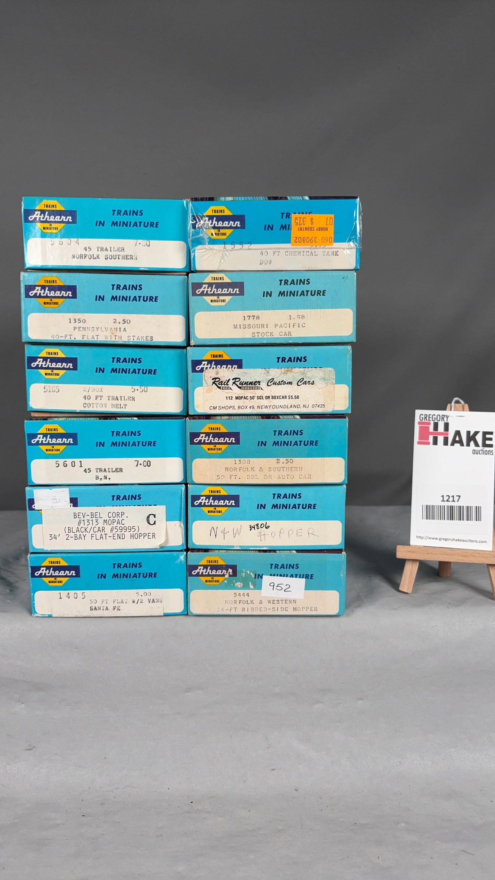 Lot of 12 Athearn HO Freight Cars w/OB (1 of 2)