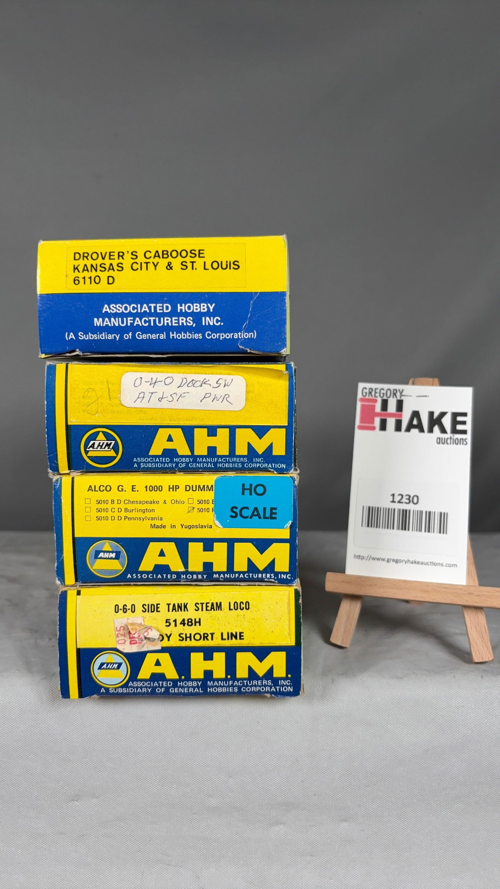 Lot of 4 AHM HO Scale Engines and 1 Caboose w/OB (1 of 2)