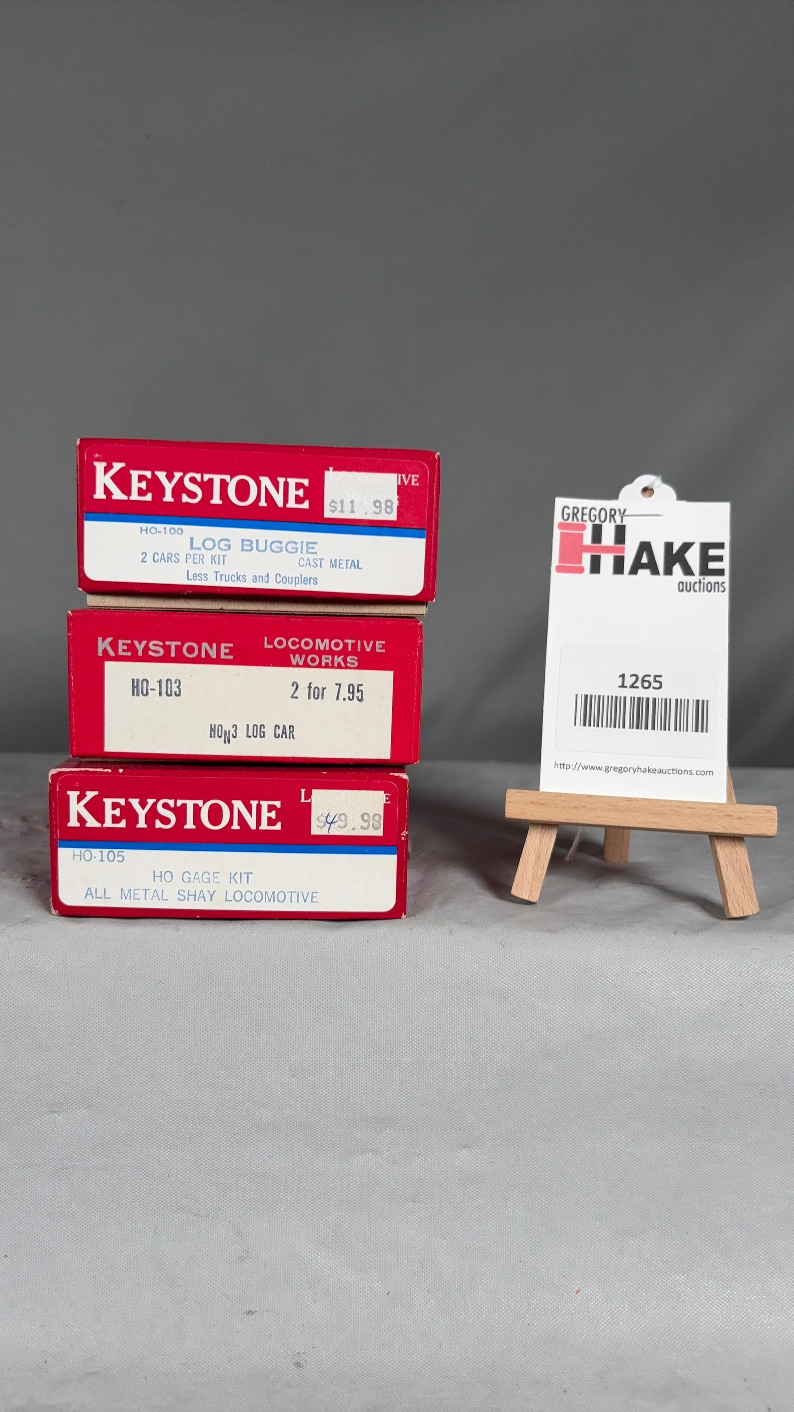 Keystone HO Includes 1 Locomotive and 2 Freight Cars w/OB: Keystone HO Includes 1 Locomotive and 2 Freight Cars w/OB, C7/8. Size 6x4x5