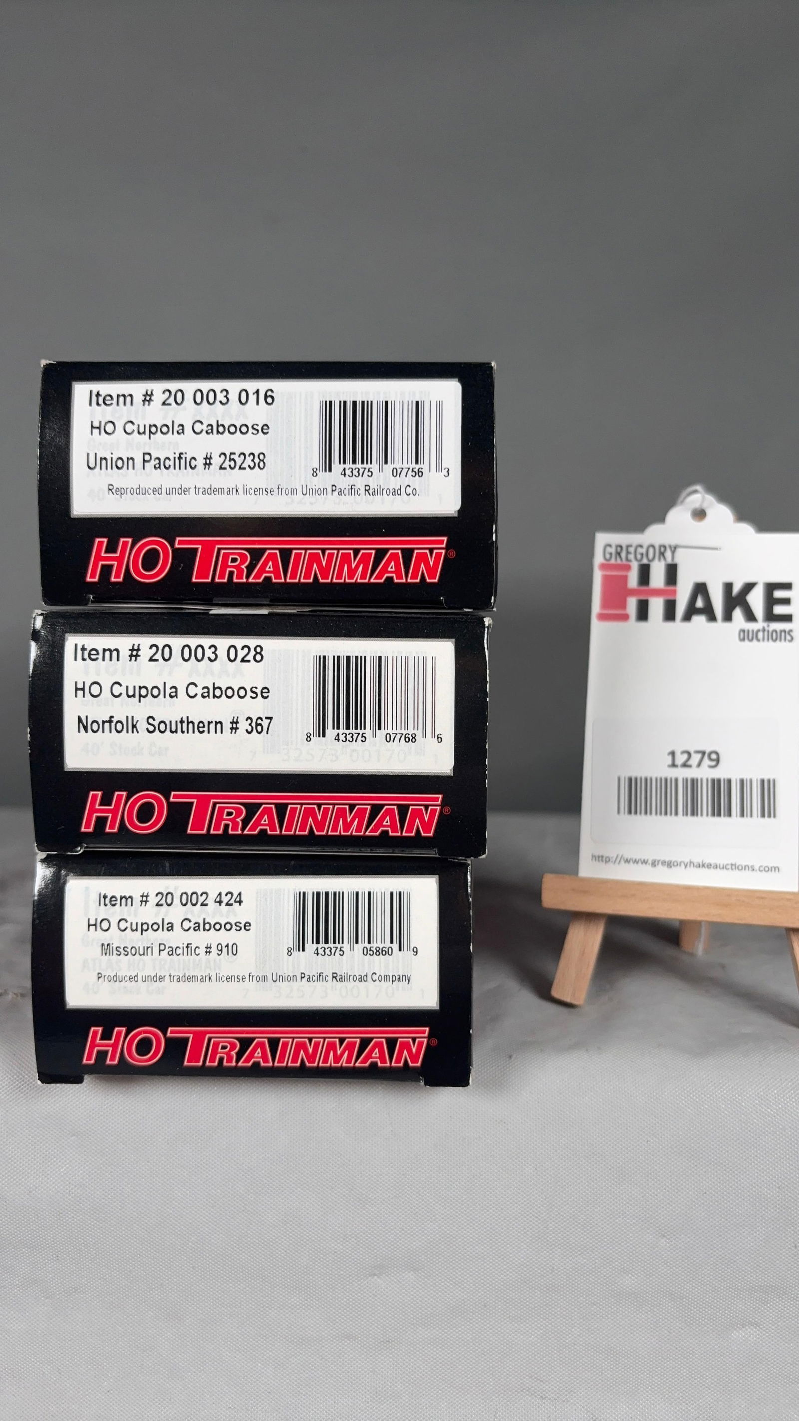 Lot of 3 Atlas HO Cabooses w/OB: Lot of 3 Atlas HO Cabooses w/OB, C7/8. Size 11x4x6