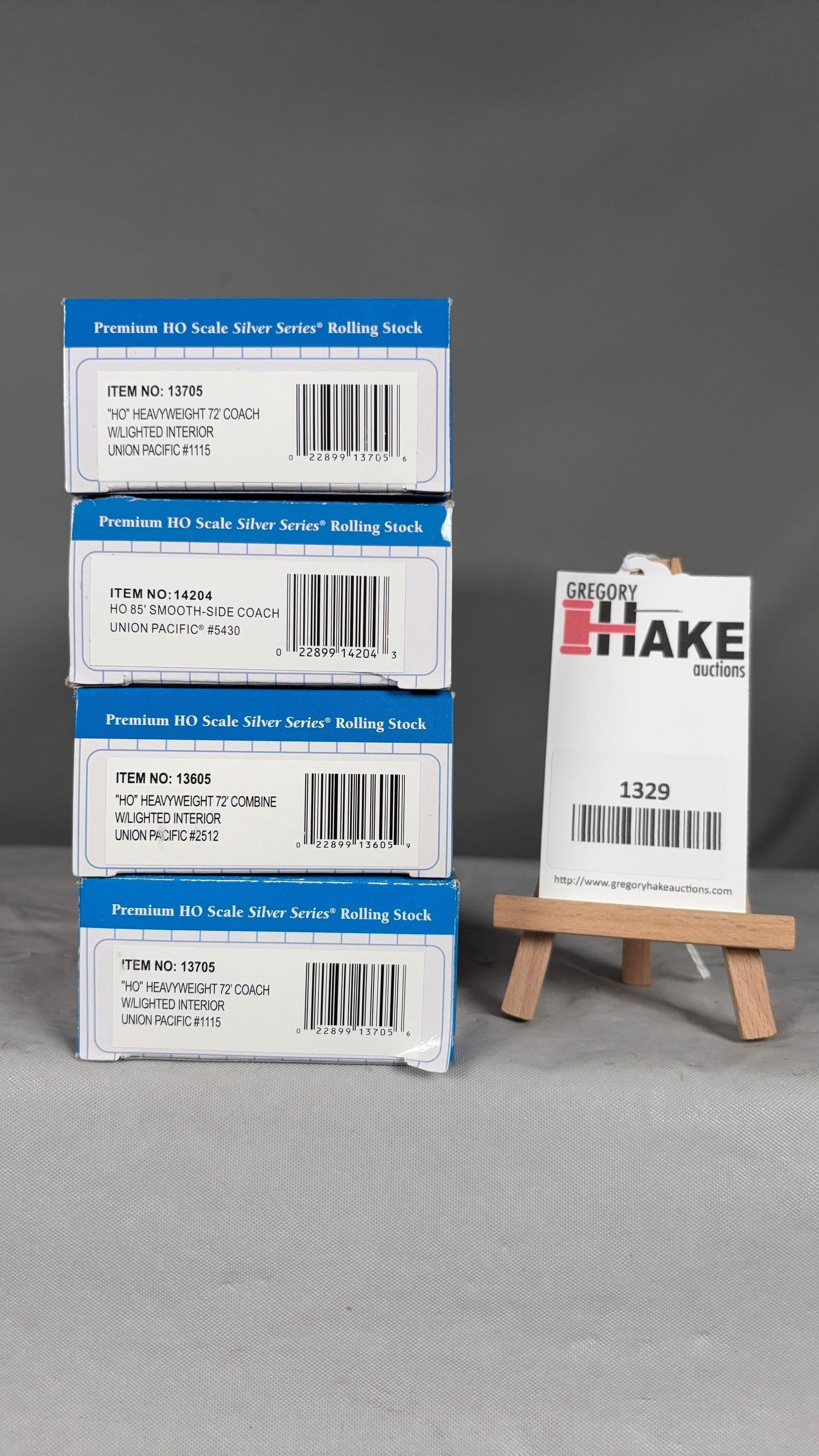 Bachmann Lot of 4 HO Passenger Cars w/OB (1 of 2)