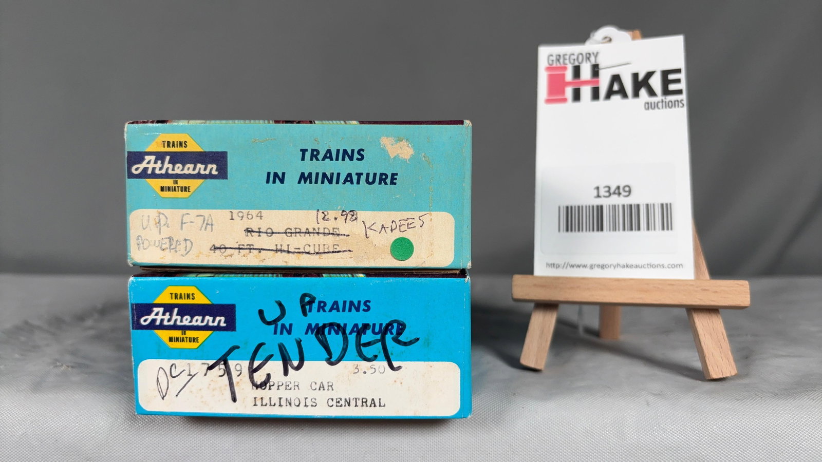 Athearn HO UP Powered Locomotive and Miscellaneous Tender w/OB (1 of 2)